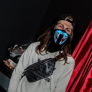 Meet your Posher, Loic